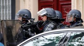 عوامل حمله به ساختمان کنسولگری در پاریس تحت تعقیب هستند