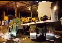 تصادف کامیون با یک سرویس مدرسه در مشهد/ فوت یک دانش‌آموز