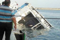 کشتی باری سانحه دیده ایران در دریای خزر غرق شد