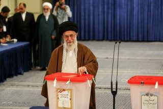 رهبر انقلاب روز رأی‌گیری برای جمهوری اسلامی در کدام شهر بودند؟
